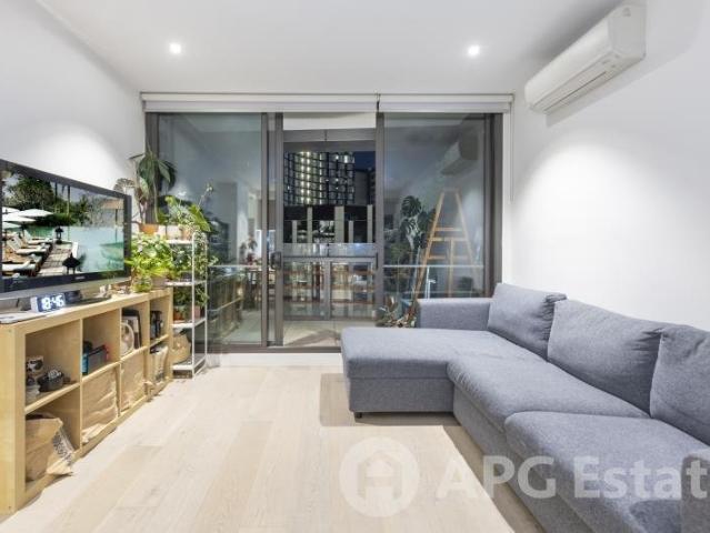 MODERN ELEGANCE IN THE HEART OF DOCKLANDS