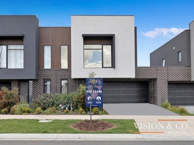 Modern Elegance Meets Low Maintenance Living in the Heart of Cloverton Estate!