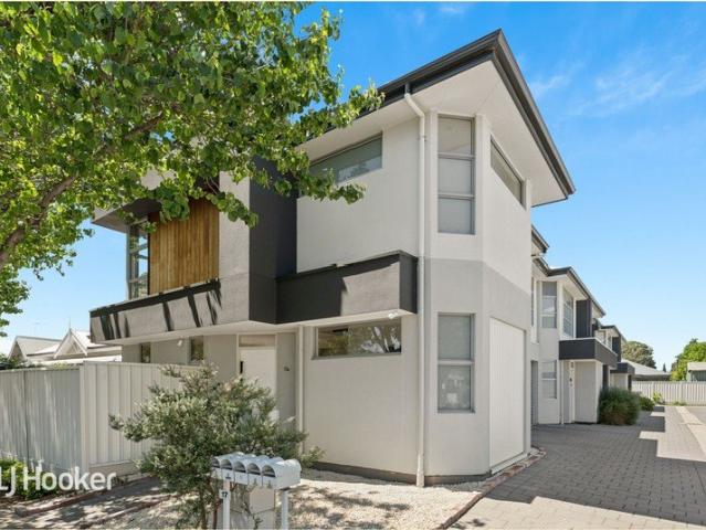 Modern Elegance Meets Ultimate City Fringe Convenience