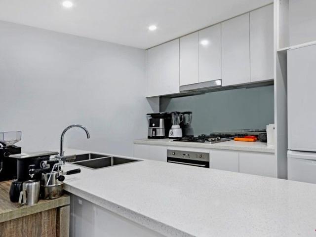 Modern Elegance Meets Urban Convenience: Your Dream 2 Bedroom Oasis in Botany