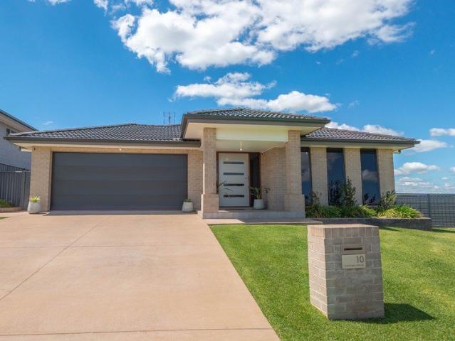 Modern Elegance & Spacious Family Living in East Parkes