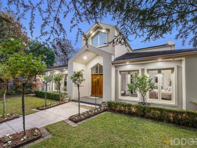 MODERN ELEGANCE, STEPS TO THE BAY