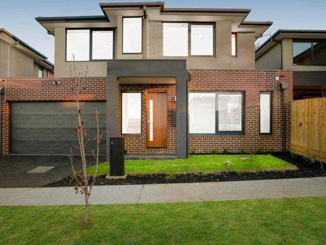 Modern Elegance with Effortless Family Appeal