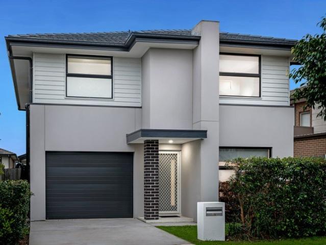 MODERN ELEGANCE & UNMATCHED CONVENIENCE ON PRAIRIE A PICTURESQUE SANCTUARY IN THE HEART OF SCHOFIELDS