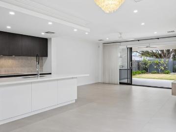 MODERN ELEGANT 4x2 HOME IN DOUBLEVIEW!