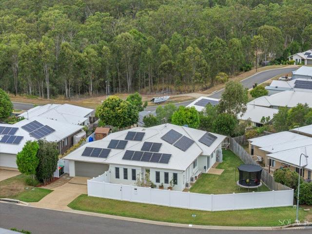 Modern & Elevated Family Home on 900sqm+ Block!