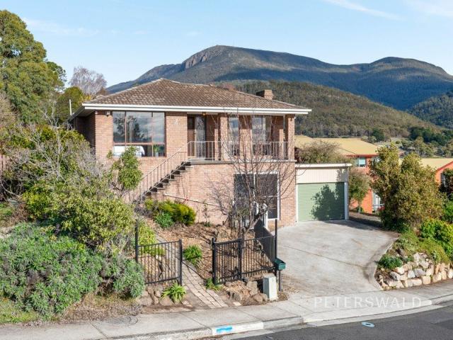 Modern elevated living in Lenah Valley