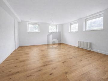 MODERN, ERSTBEZUG NACH KERNSANIERUNG