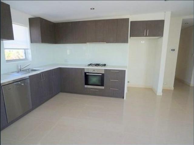 MODERN EXECUTIVE COOGEE BEACH APARTMENT