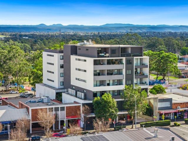 Modern Executive Living in the Heart of St Marys!