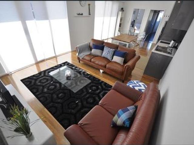 Modern Executive Living in East Perth – Fully Furnished