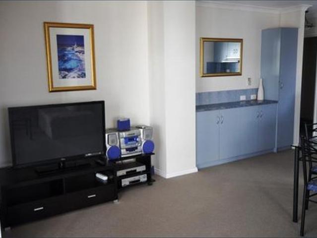 Modern Executive Living in East Perth – Furnished