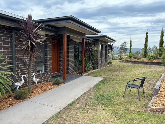 Modern Executive Living on a Sprawling Half Acre Sanctuary $750 Per Week