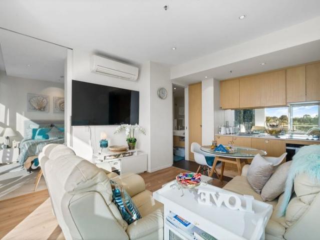 Modern Executive Living Partly Furnished