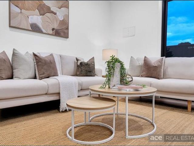 Modern Executive Townhouse in Prime Laverton Location