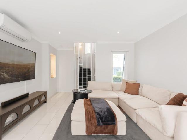 MODERN EXECUTIVE TOWNHOUSE | RESERVE OUTLOOK | THE HEIGHTS ESTATE