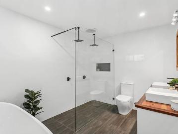 Modern & Expansive Family Home