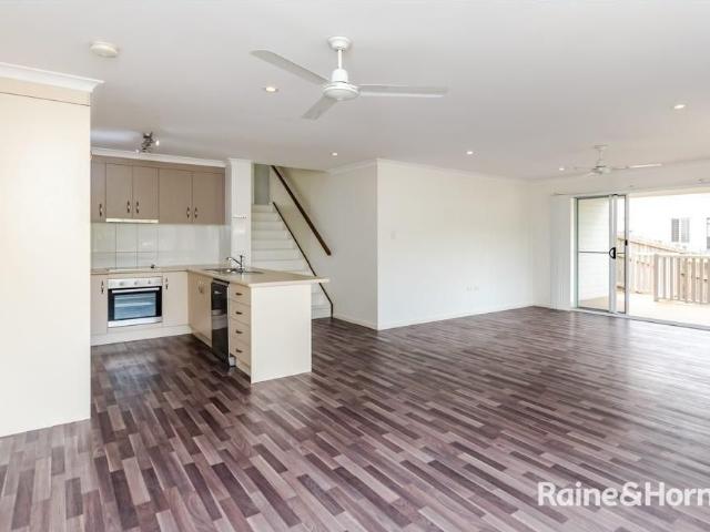 MODERN FOUR BEDROOM AIR CONDITIONED HOME IN SOUTH GLADSTONE!