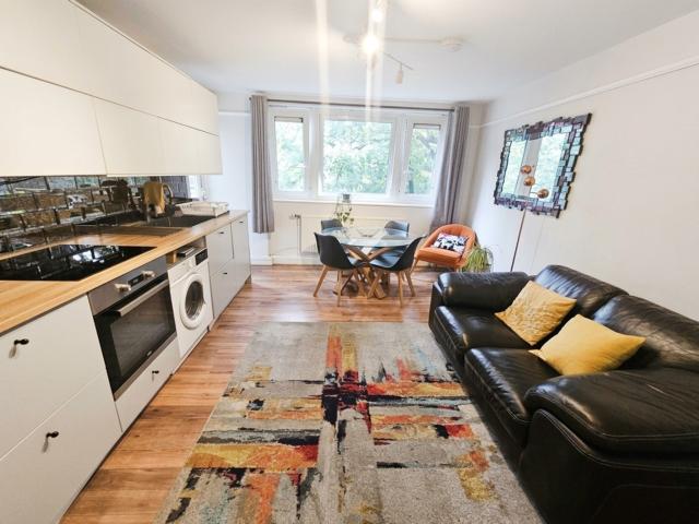 Modern Four Bedroom Apartment in Angel