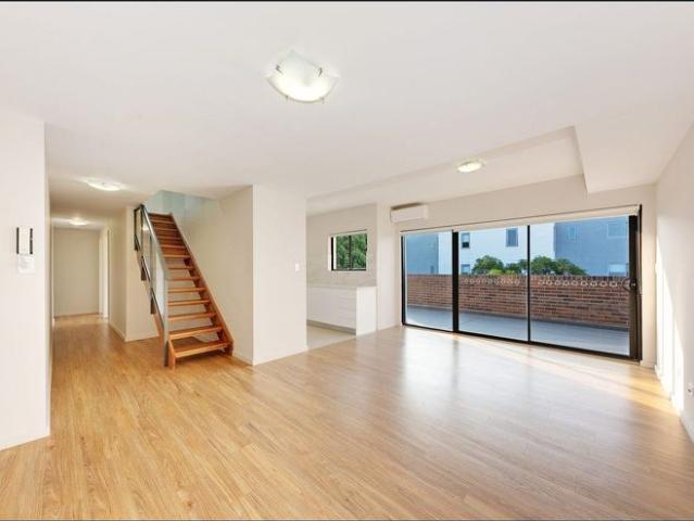 Modern Four Bedroom Dual Level Apartment in the Heart of Beverly Hills