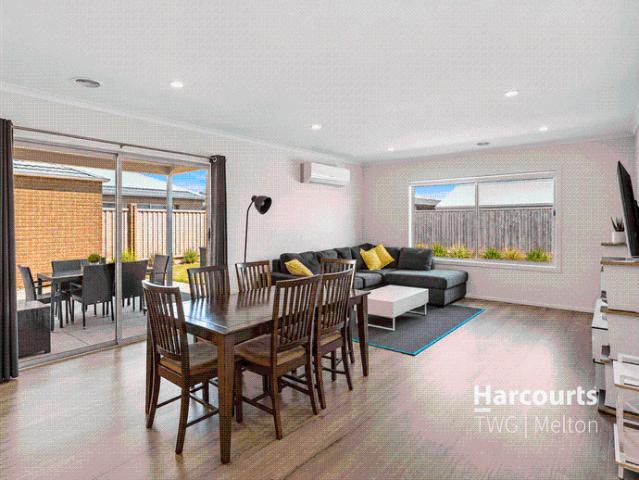 Modern Four Bedroom Family Home Moments from the Beach in Torquay