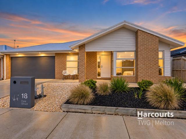 Modern Four Bedroom Family Home Moments from the Beach in Torquay
