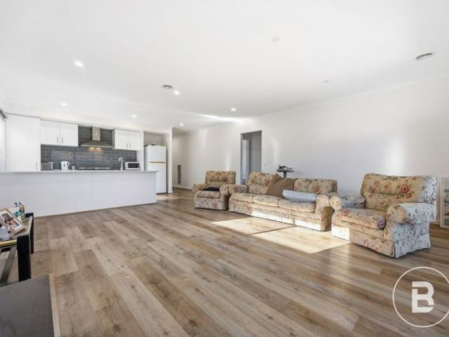 MODERN FOUR BEDROOM FAMILY HOME IN POPULAR WINTER VALLEY