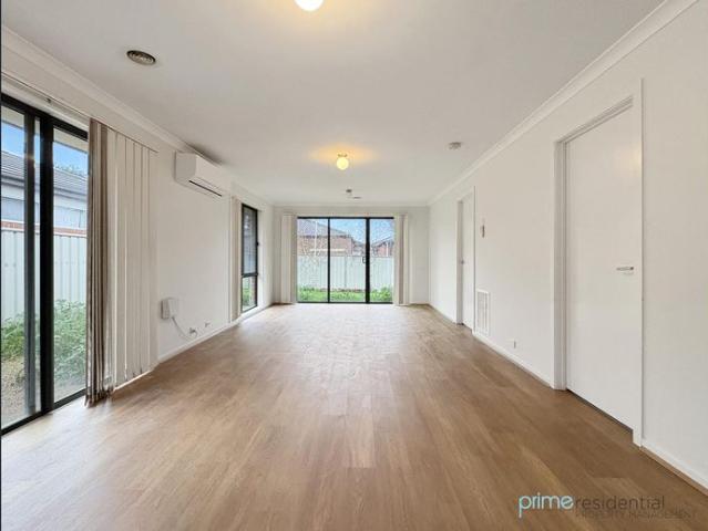 Modern Four Bedroom Family Home with Spacious Backyard & Double Garage