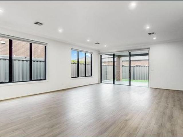 MODERN FOUR BEDROOM FAMILY HOME!