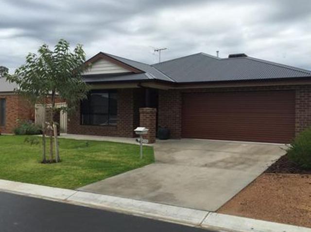 Modern Four Bedroom Home! 20 Bugden Street, Wodonga