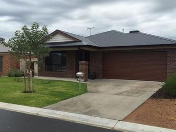 Modern Four Bedroom Home! 20 Bugden Street, Wodonga