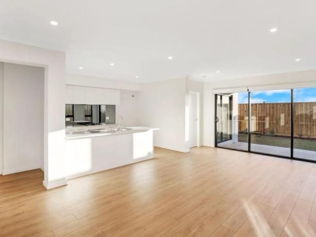 MODERN FOUR BEDROOM HOME FOR RENT IN MAMBOURIN