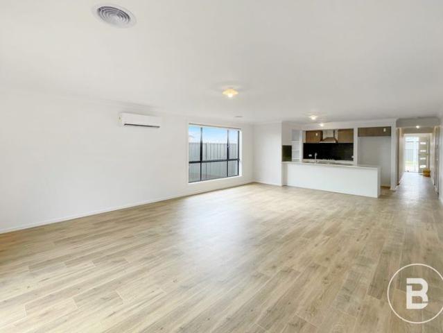 MODERN FOUR BEDROOM HOME IN DESIRED SUBURB