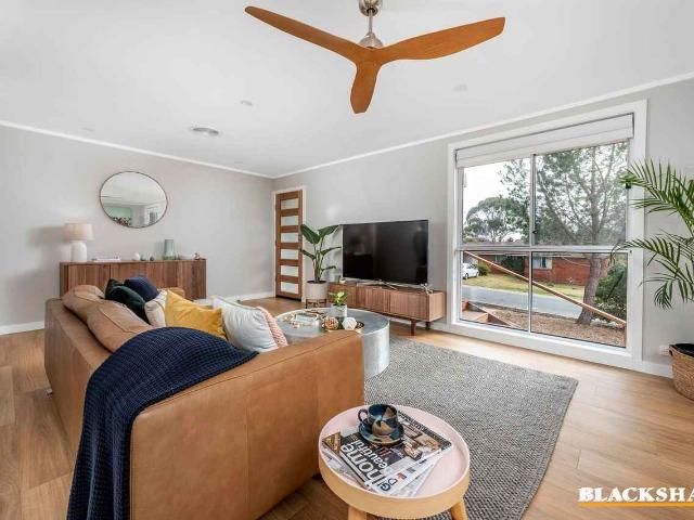 Modern Four Bedroom Home In Perfect Location
