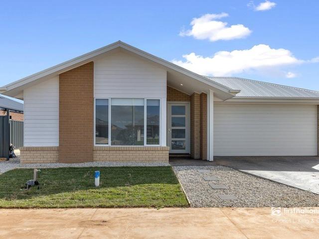 Modern Four Bedroom Home in Yallarah Estate