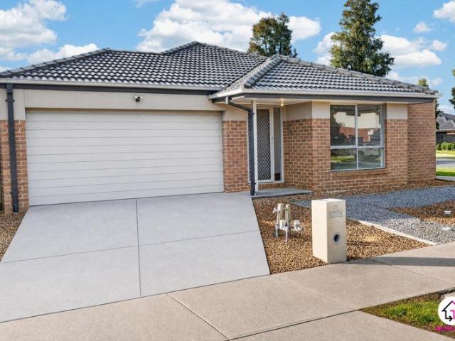 MODERN FOUR BEDROOM HOME ON A LARGE BLOCK