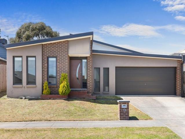 Modern Four Bedroom Home Near Ballarat Wildlife Park!