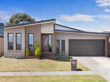 Modern Four Bedroom Home Near Ballarat Wildlife Park!
