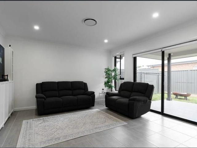 Modern Four Bedroom Home with Alfresco Living