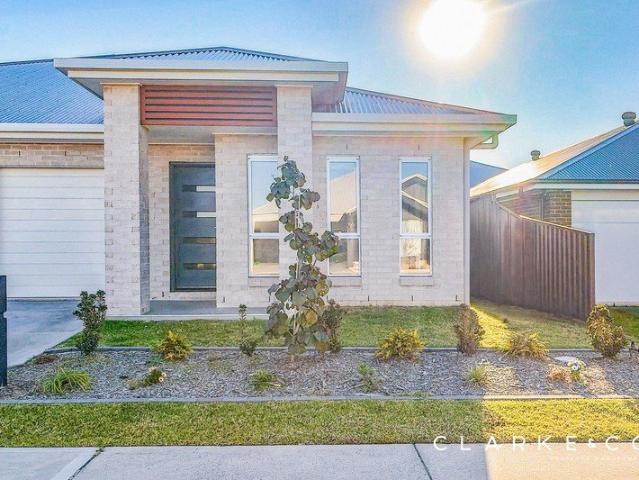 MODERN FOUR BEDROOM HOME WITH BEAUTIFUL VALLEY VIEWS!
