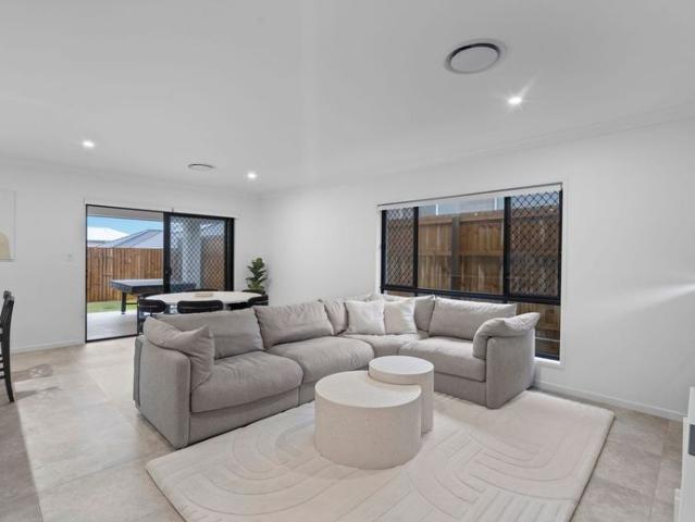 Modern Four Bedroom Home with Ducted Air Conditioning