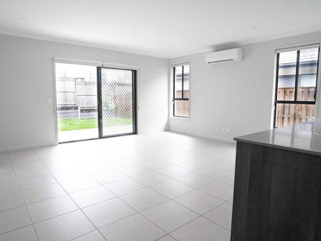 Modern Four Bedroom Property In Ideal Location