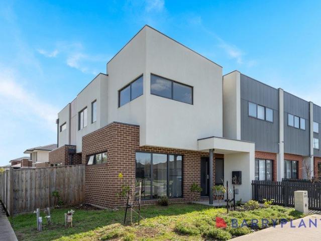 Modern Four Bedroom Townhouse!