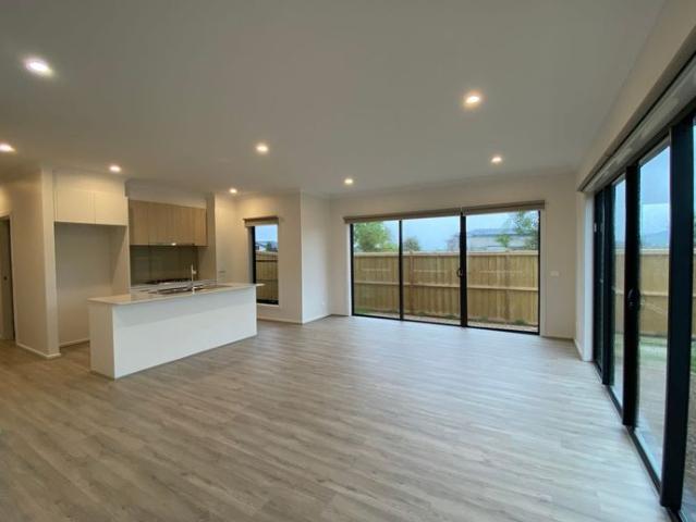 Modern Four Bedroom Townhouse!