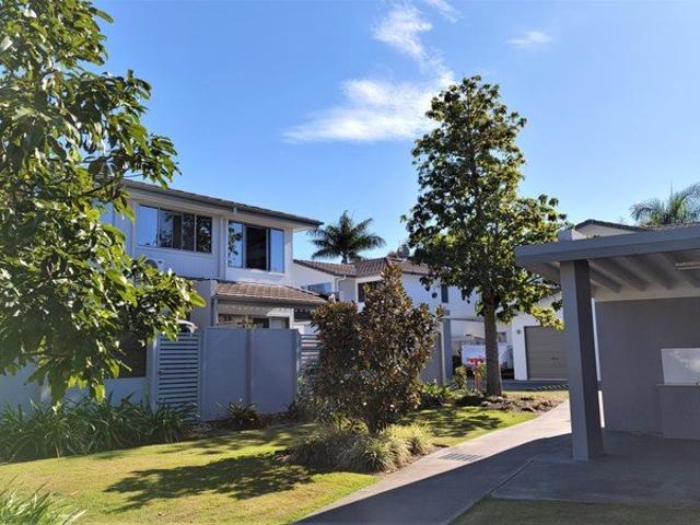 Modern Four Bedroom Townhouse at Merrimac