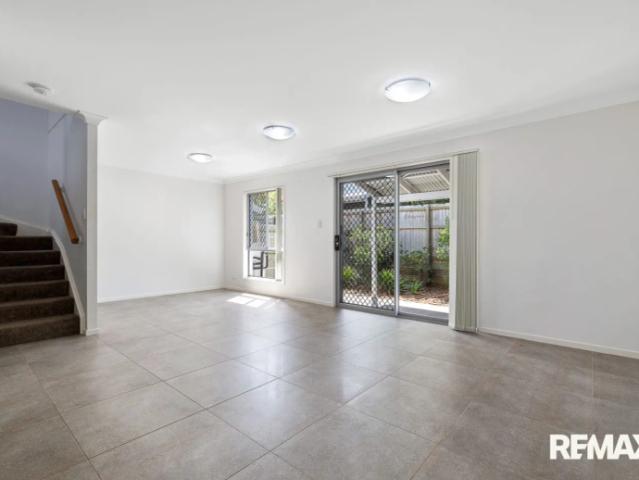 Modern Four Bedroom Townhouse in a Convenient Thornlands Location