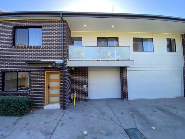Modern Four Bedroom Townhouse in Boutique Complex