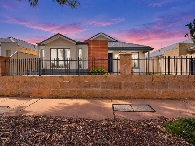 Modern Family Comfort in a Convenient Caversham Location