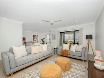 Modern Family Comfort in a Peaceful Court