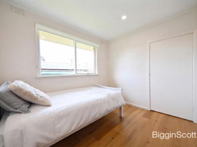 Modern Family Comfort in a Prime Glen Waverley Location